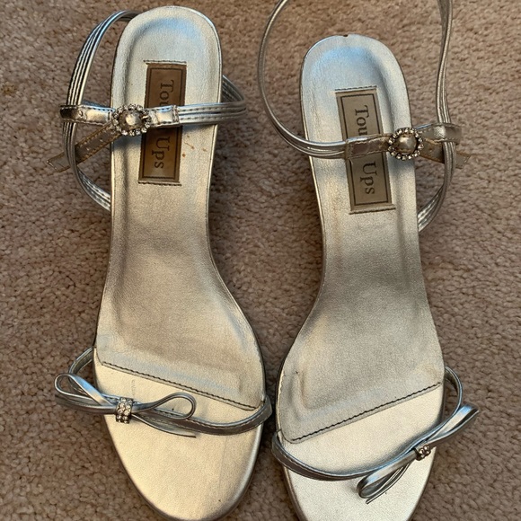 silver strap open toe heels - Picture 2 of 3